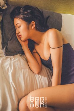 女人把内裤掀开让男人桶